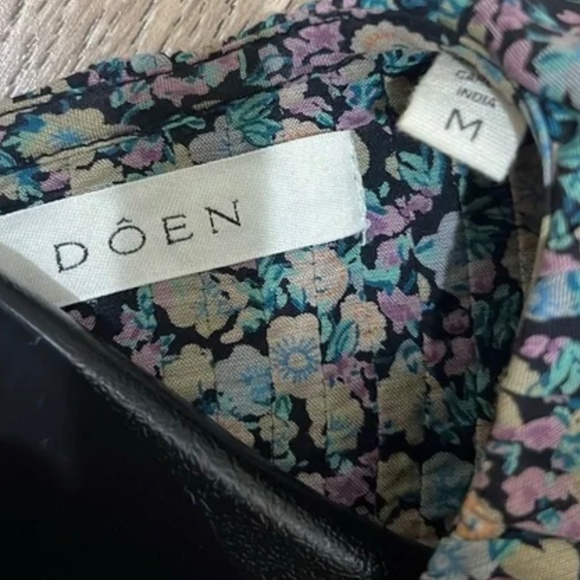 Doen Black Ruffled Peter Pan Collar Blouse - Picture 5 of 7